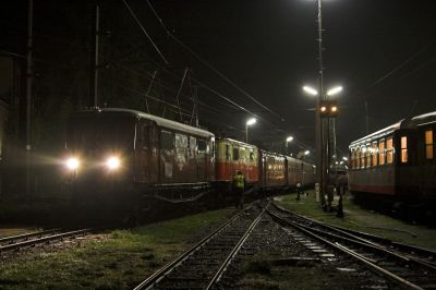 Der "Ötscherbär" ist erwacht und auch 1099 001-8 wird in wenigen Augenblicken ihre Nachtruhe beenden.
Schlüsselwörter: Mariazellerbahn , MzB , 1099 , Papstbesuch , Ötscherbär , St. Pölten