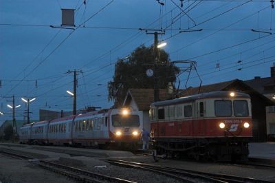 Trennung der Vorspannlok vom Triebwagenzug in Ober Grafendorf
Schlüsselwörter: Mariazellerbahn , MzB , 1099 , 4090 , Papstbesuch , Ober Grafendorf