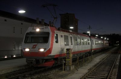 Bei der Ankunft in St. Pölten ist es bereits Nacht.
Schlüsselwörter: Mariazellerbahn , MzB , Talstrecke , St. Pölten , 4090