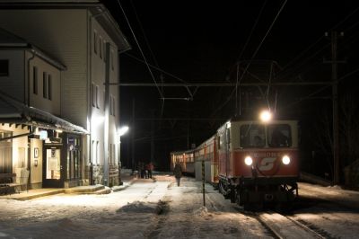 Winterabend in Gösing, eine Zugkreuzung wird abgewartet und so ergibt sich auch hier eine Gelegenheit für eine Nachtaufnahhme.
Schlüsselwörter: Mariazellerbahn , 1099 , Gösing