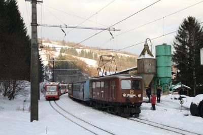 1099 007 überholt Pendelzug mit 4x 5090 in Frankenfels.
Schlüsselwörter: Frankenfels 1099 5090