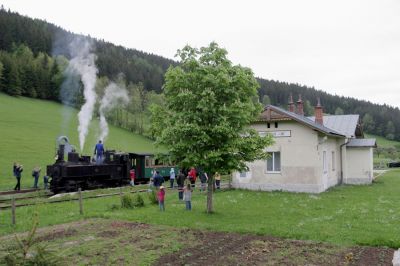 Pfaffenschlag
Der Vormittagszug mit Uv.1 ist im Bahnhof Pfaffenschlag angekommen
Schlüsselwörter: Ybbstalbahn Bergstrecke , Pfaffenschlag , Uv , Heizhausfest