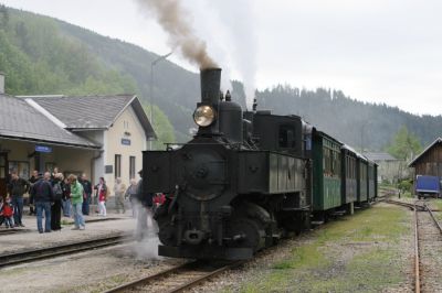 Lunz am See
Der erste Dampfzug des Tages ist in Lunz am See angekommen
Schlüsselwörter: Ybbstalbahn Bergstrecke , Lunz , Uv , Heizhausfest