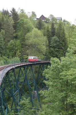 Kleiner Zug auf Großer Brücke
Der "Fotozug" bei einem Fotohalt auf dem Hühnernestgraben-Viadukt
Schlüsselwörter: Ybbstalbahn Bergstrecke , Hühnernestgraben , Draisine , Heizhausfest