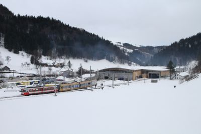 5090 016 schleppt NÖVOG ET 1 "Die Himmelstreppe" zum "Rollout" in die neue Wagenhalle in Laubenbachmühle.
Schlüsselwörter: Himmelstreppe Laubenbachmühle 5090