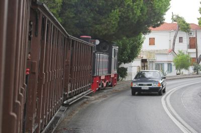 Unterwegs in Agria
Noch eine Aufnahme aus Agria. Eine vergleichbare Neutrassierung des Abschnittes im Osten von Agria wäre notwendig, um die Lücke nach Ano Lechonia zu schließen.
Schlüsselwörter: Griechenland , Pilionbahn , Agria