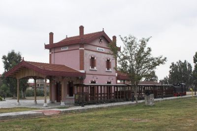 Bahnhof Agria
Bis ins kleinste Detail wurde das Bahnhofsgebäude von Agria liebevoll reastauriert. Bei diesem Anblick ist kaum vorstellbar, das von dem Bauwerk vorher nur noch das Erdgeschoss vorhanden war.
Schlüsselwörter: Griechenland , Pilionbahn , Agria