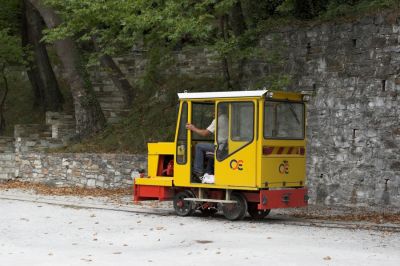 Die Inspektionsdraisine
In Milies hat sich die Inspektionsdraisine auf dem Weg ins Tal gemacht.
Schlüsselwörter: Griechenland , Pilionbahn