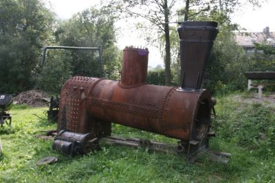 ausgedampft...
Dieser ausgeschiedene Kessel einer 999 wurde als Schaustück beim Bahnhof Puchberg aufgestellt.
Schlüsselwörter: Schneeberg , Schneebergbahn , Zahnradbahn , 999 , Puchberg