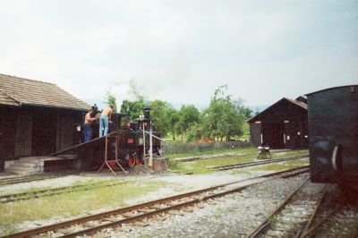 S11 wird beim Kohleschuppen in Stainz für die Fahrt aufgerüstet.
Schlüsselwörter: Stainz , S11