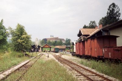 Blick über das Bahnhofsgelände in Stainz gegen das Schloss.
Schlüsselwörter: Stainz