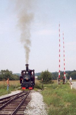 S11 beim Umsetzen am Streckenende in Wohlsdorf, einem Langzeitprovisorium nahe Preding-Wieselsdorf. Inzwischen fährt die Stainzer Lokalbahn aber wieder bis zum ursprünglichen Ausgangsbahnhof.
Schlüsselwörter: Stainz , S11 , Wohlsdorf