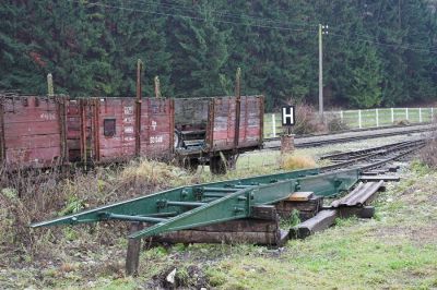 In Aschach wurde eine neue Weiche eingebaut, das abzweigende Gleis führt auf eine Rampe zur Verladung von Schienenfahrzeugen auf einen Straßentieflader.
Schlüsselwörter: Steyrtalbahn ,  Aschach , Verladerampe