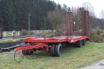 Der Straßentieflader der ÖGEG in Aschach.
Schlüsselwörter: Steyrtalbahn , Aschach