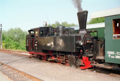 699.103 steht zur Fahrt nach Steyr im Bahnhof Grünburg bereit.
Schlüsselwörter: Steyrtalbahn , Grünburg , 699