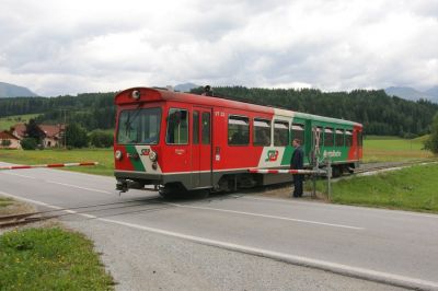 VT33 am Bahnübergang bei Lintsching
Schlüsselwörter: Taurachbahn , VT33 , Lintsching