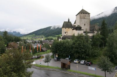 Ansicht der Burg Mauterndorf von der Straßenbrücke am oberen Ortsende
Schlüsselwörter: Mauterndorf