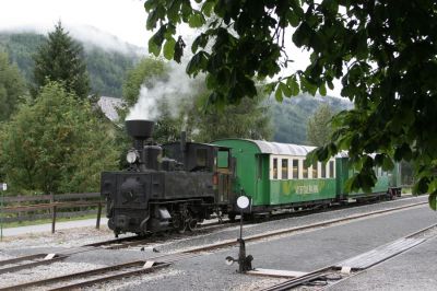 Lok 6 (eigentlich als "Z6" bekannter, obwohl diese Bezeichnung nicht offiziell ist) stellt in Mauterndorf den Sonderzug für Sonntag zusammen.
Schlüsselwörter: Taurachbahn , Z6 , Mauterndorf