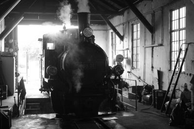 699.01 wird im Heizhaus Mauterndorf angeheizt.
Schlüsselwörter: Mauterndorf , Taurachbahn , 699.01