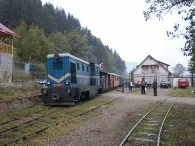 87-0032 stellt am Montag Morgen die Produktionszüge hinauf in Wälder zusammen.
Schlüsselwörter: Wassertalbahn , Mk45