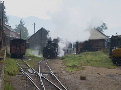 764.435 "BAVARIA" rangiert beim Heizhaus in Viseu de Sus
Schlüsselwörter: Wassertalbahn , 764