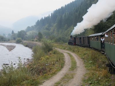 Touristenzug mit 764.421 auf der Wassertalbahn
Schlüsselwörter: Wassertalbahn , 764