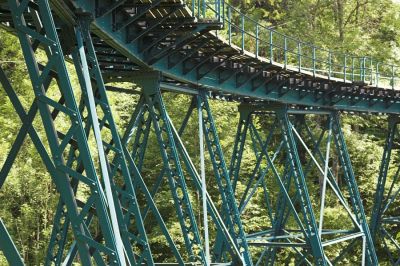 Detailstudie am Hühnernest-Viadukt bei Sonnenschein
Schlüsselwörter: Ybbstalbahn , Bergstrecke , Hühnernest , 298.102