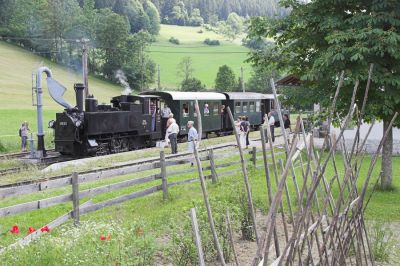 Im Bahnhof Pfaffenschlag werden die Wasservorräte ergänzt.
Schlüsselwörter: Ybbstalbahn , Bergstrecke , Pfaffenschlag , 298.102