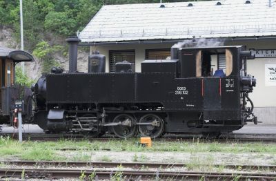 Die Steyrtallok nach der Rückkehr aus Lunz am Bahnsteig in Kienberg-Gaming
Schlüsselwörter: Ybbstalbahn , Bergstrecke , Kienberg-Gaming , 298.102