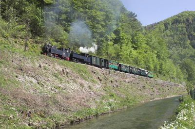 Nun gibt es auch auf der Bergstrecke ein Fotomotiv mit dem Zug hoch über einem fließenden Gewässer.
Schlüsselwörter: Ybbstalbahn , Ybbsthalbahn Bergstrecke , Gaming , Uv , Criscior 5