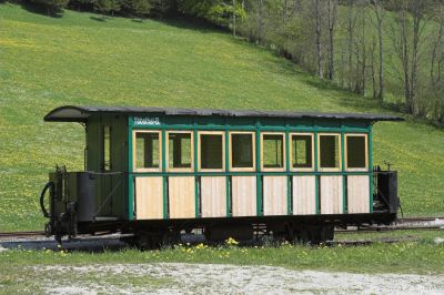 Achtfenstriger Personenwagen im Stadium der Restaurierung 
Schlüsselwörter: Ybbstalbahn , Ybbsthalbahn Bergstrecke , Wagenbau