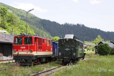 Begegnung zwischen 2093 und 2095 in Lunz am See.
Schlüsselwörter: Ybbstalbahn , Bergstrecke , Lunz , 2093 , 2095