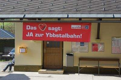 Ein Herz für die Ybbstalbahn
Transparent am Bahnhof Großhollenstein.
Schlüsselwörter: Ybbstalbahn , Großhollenstein