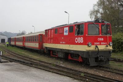 Der "Ybbstaler" wird gleich zum Bahnsteig rausgezogen.
Schlüsselwörter: Ybbstalbahn , 2095 ,  Waidhofen