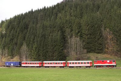 Ein typischer Ybbstalbahnzug des frühen 21. Jahrhunderts mit Lok und Klassen.
Schlüsselwörter: Ybbstalbahn , 2095 , Stiegengraben