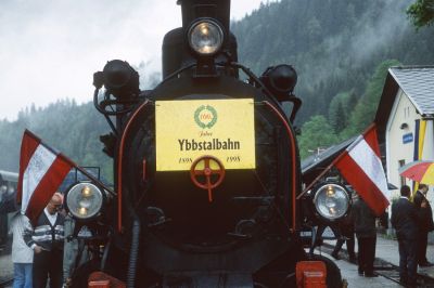 Geschmückte 399.02 des Festzuges.
Schlüsselwörter: Ybbstalbahn , Jubiläum , 399 , Lunz