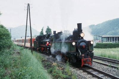 Der Sonderzug in Gstadt, daneben das Gleis nach Ybbsitz.
Schlüsselwörter: Ybbstalbahn , Jubiläum , Yv , 399 , Gstadt