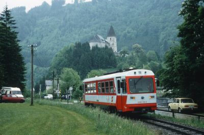 Im Bahnhof Großhollenstein überholte der Planzug mit 5090 012-5 den Jubiläums-Sonderzug
Schlüsselwörter: Ybbstalbahn , Großhollenstein , 5090