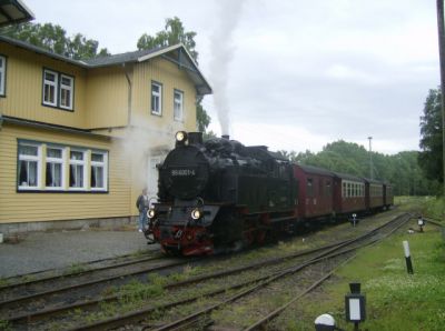 Bahnhof Hasselfelde
Die 99 6001 ist mit ihrem Dampfzug von Quedlinburg über die Selketalbahn im Bahnhof Hasselfelde angekommen
Schlüsselwörter: Harzer Schmalspurbahnen