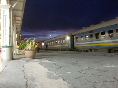 Schmalspur in Namibia
Nachtzug Windhoek-Keetmanshoop steht im Bahnhof Windhoek bereit
Schlüsselwörter: Schmalspur in Namibia