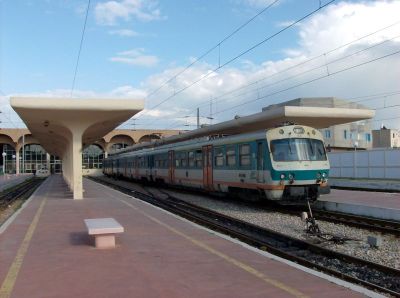 Métro du Sahel
Triebwagen der Type E, gebaut von Ganz-Mávag, Budapest, auf der Métro du Sahel in Monastir
Schlüsselwörter: Schmalspur in Tunesien