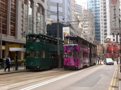 Hong Kong Tramways
Endstelle Western Market mit den Triebwagen 10, 69 und 12. Die Hong Kong Tramways fahren auf 1067 mm Spurweite.
