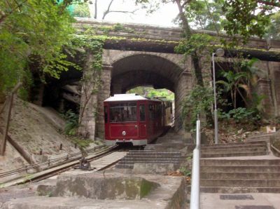 Peak Tram
Breitspurige Standseilbahn (1524 mm) auf den Victoria Peak
