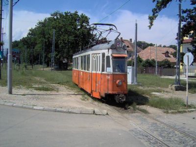 Straßenbahn Sibiu–Răşinari
Der noch mit den kompletten Anschriften seiner alten Heimat Genf versehene Triebwagen 724 erreicht die Endstelle Sibiu (Rumänien)
