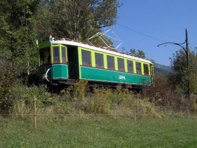 Auf der Strecke
Triebwagen 1 hat soeben Payerbach Lokalbahn verlassen und strebt dem Steinhofgraben zu.
Schlüsselwörter: Höllentalbahn , Tw 1 , Payerbach Lokalbahn