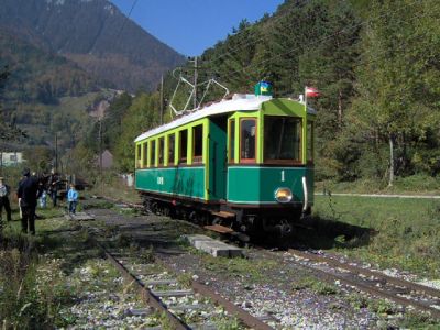 Triebwagen 1 in Hirschwang
Hirschwang ist der heutige Endpunkt der Museumsbahn, früher führte die Strecke noch weiter bis Windbrücke-Raxbahn.
Schlüsselwörter: Höllentalbahn , Tw 1 , Hirschwang