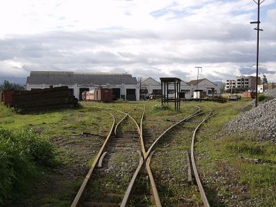 Ferrocarriles Ecuatorianos
Die Remise in Riobamba. Sie liegt ca. 1 1/2 km vom Bahnhof entfernt und beherbergt eine große Zahl gedeckter Güterwagen, einige Reisezugwagen und die Autoferros.
Schlüsselwörter: Ferrocarril , Ecuador , Nariz del Diablo