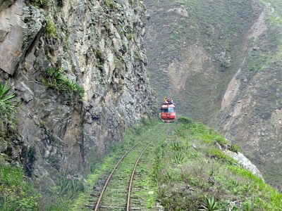 Ferrocarriles Ecuatorianos
Autoferro 61 nahe der oberen Spitzkehre der Nariz del Diablo.
