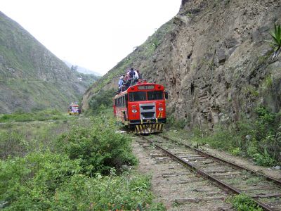 Ferrocarriles Ecuatorianos
Das Gleisdreieck nach dem Bahnhof Sibambe befindet sich schon auf der Strecke Richtung Guayaquil.
Schlüsselwörter: Ferrocarril , Ecuador , Nariz del Diablo