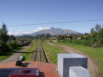 Ferrocarriles Ecuatorianos
Die Strecke Quito-Cotopaxi-Latacunga führt durch die Straße der Vulkane. Direkt nebeneinander präsentieren sich Pichincha, Atacazo, Iliniza, Rumiňahui, Antizana, Cotopaxi und hier der Corazón. Alle sind ruhend aktiv.
Schlüsselwörter: Ferrocarril , Ecuador , Quito - Tambillo - Cotopaxi